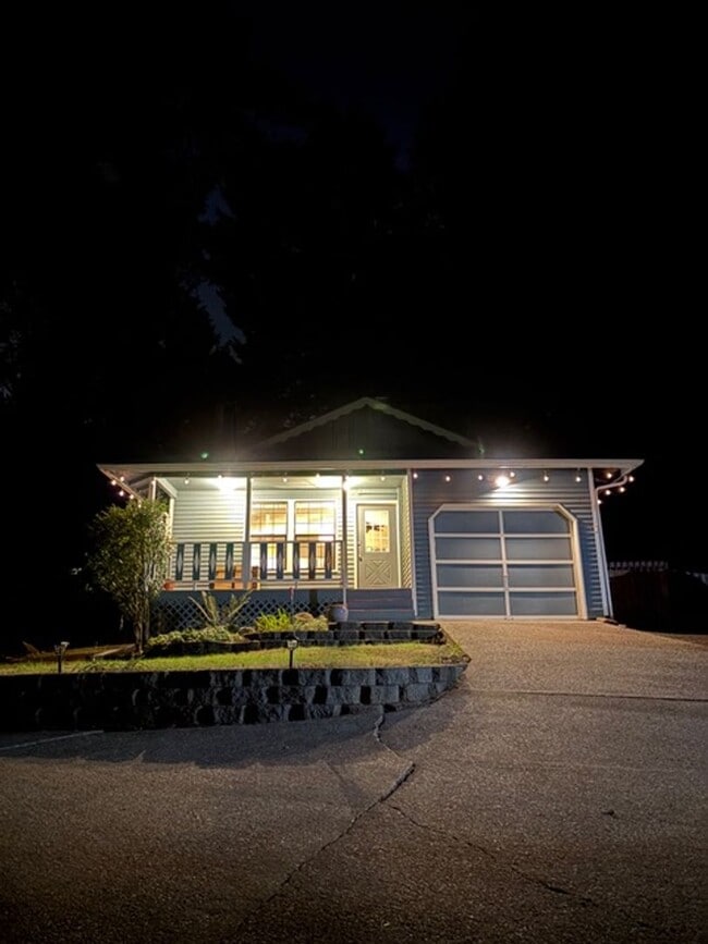 Building Photo - Fully Furnished Cozy 2-Bedroom Living in Desirable Tumwater Hill