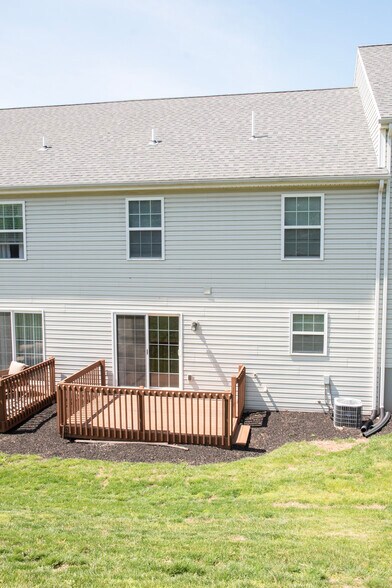 Building Photo - 635 Winding Ln