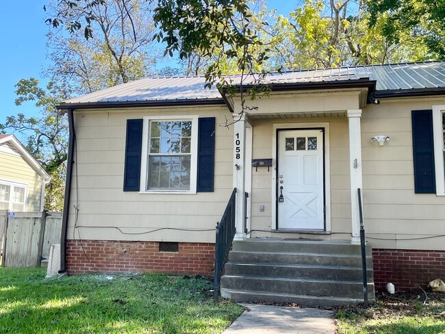 Primary Photo - Charming 1-Bedroom Apartment in Belhaven H...