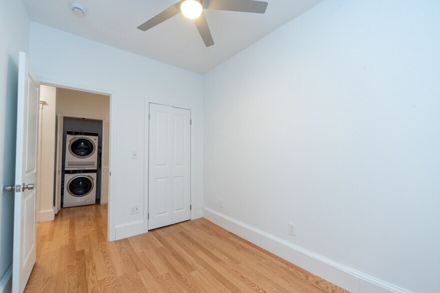 Building Photo - 89 Park Dr