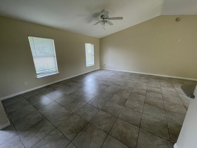 Building Photo - 3 Bed/2 Bath SFH in Silver Spring Shores! AVAILABLE NOW!