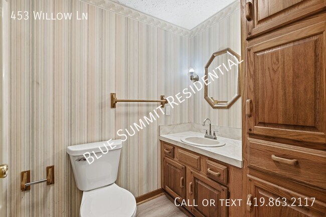 Building Photo - 453 Willow Ln