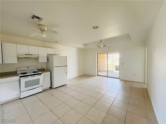 Building Photo - 3018 SE Santa Barbara Pl