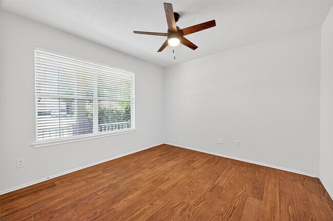 Building Photo - 2611 Floral Bloom Way