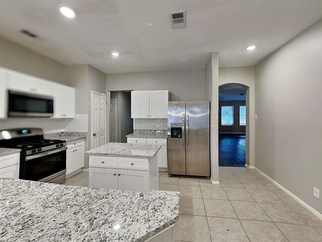 Building Photo - 18115 Water Mill Dr