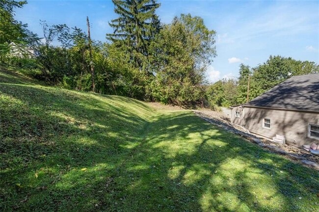 Building Photo - 3-Bedroom Home in Carrick on Private Street