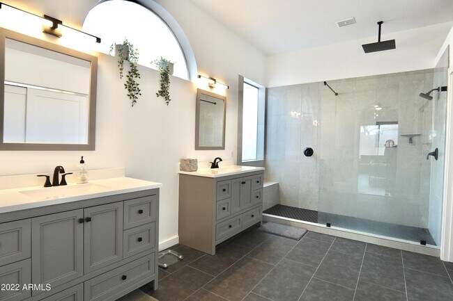 Building Photo - 4726 E Chisum Trail