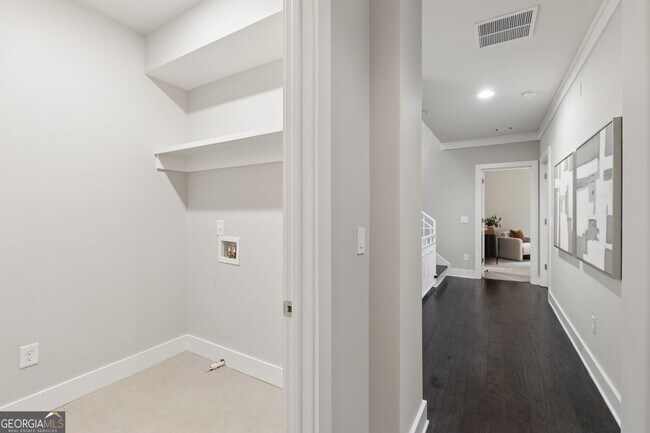 Building Photo - 2974 Hermance Dr NE