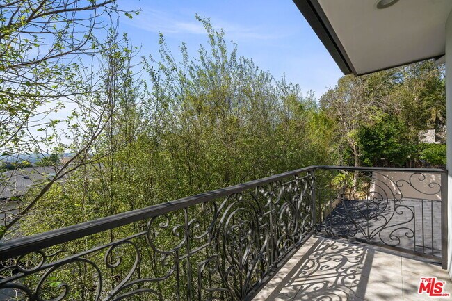 Building Photo - 9023 Alto Cedro Dr