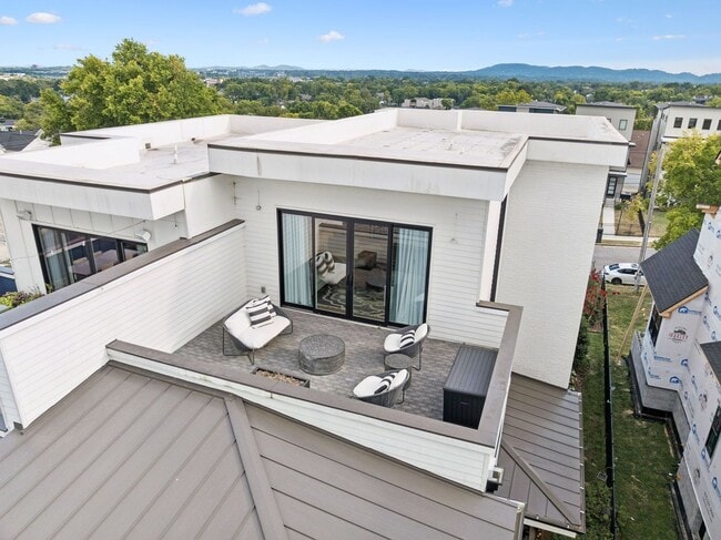 Building Photo - Experience elevated living in this beautifully crafted brick residence located in the heart of Ed...