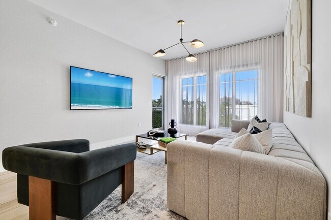 Building Photo - 155 E Boca Raton Rd