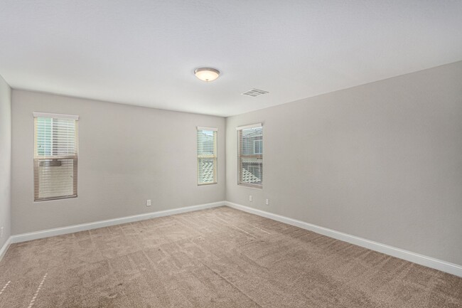 Building Photo - Southern Highlands Home with Loft & Patio!