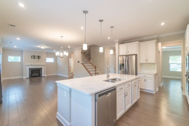 Building Photo - Spacious & Elegant 4 Bedroom Home in Fort ...
