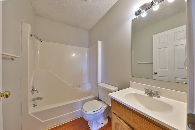 Building Photo - 214 Olive St