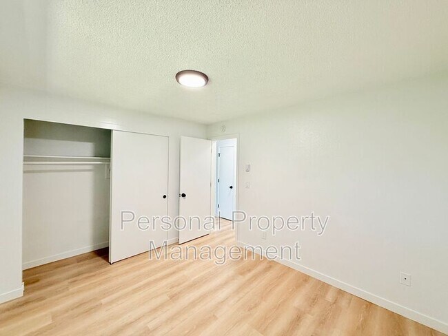 Building Photo - 7422 NE Hazel Dell Ave