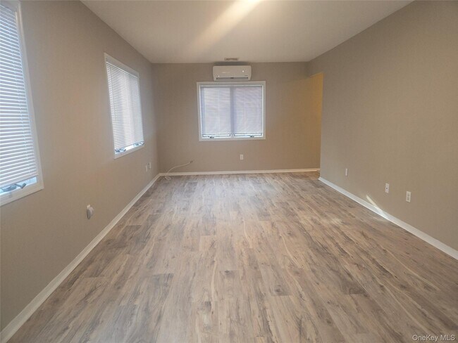 Building Photo - 19 Cardinal Ln