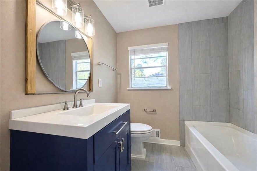 Building Photo - 1291 Lorenzo Dr SW