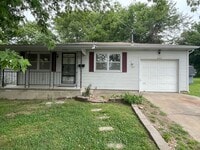 Building Photo - Updated 3 bed/1 bath home! With a 1 car ga...