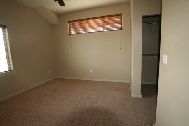 Building Photo - Single Family home in the heart of town!