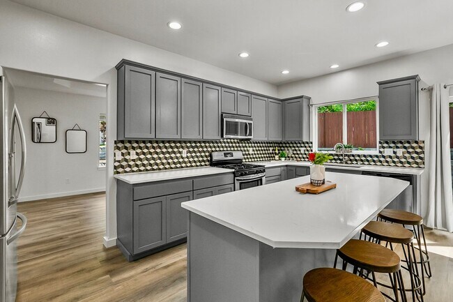 Building Photo - ? Spacious Snohomish Home with Luxury Features & Room to Live! ?