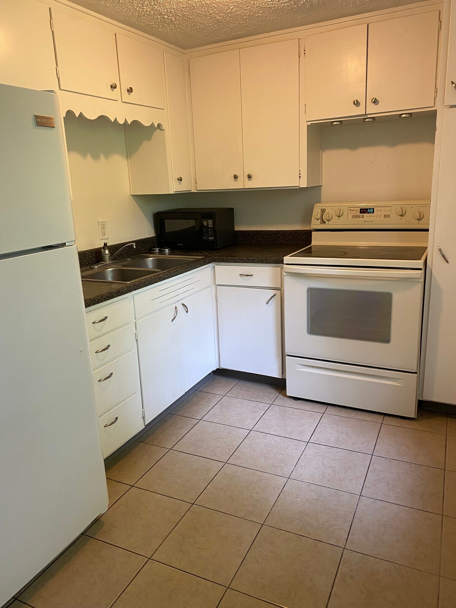Kitchen - 8715 Valley View Dr.