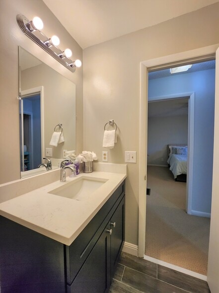 2nd Bathroom - 3917 Wendy Ln