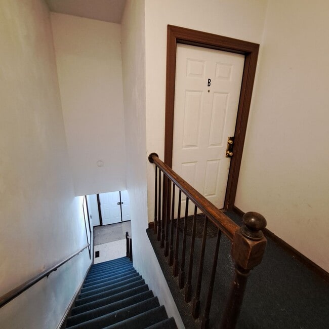 Building Photo - 708 DINWID