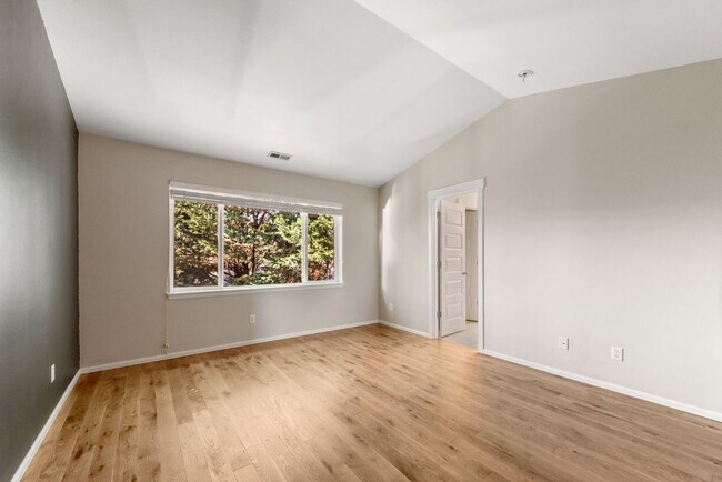 Building Photo - Welcome to this stunning 4-bedroom, 2.5-bath home in desirable Mill Creek, WA.