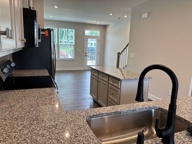 Building Photo - Pristine, move-in ready Townhome located i...