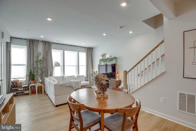 Building Photo - 4614 Olivine Dr