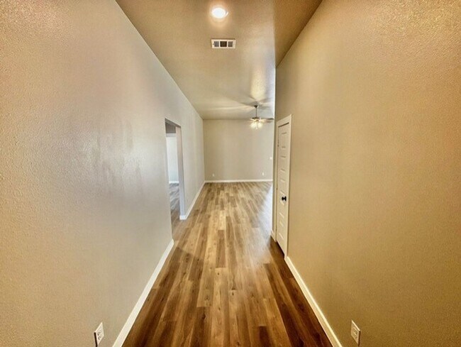 Building Photo - 3 bed 2 bath New Construction Home Available Now