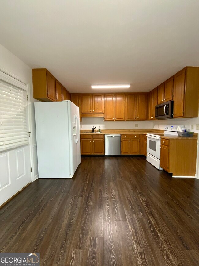 Building Photo - 1781 Floyd Springs Rd NE