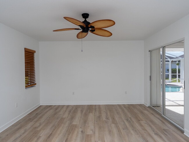 Building Photo - "Spacious 3-Bedroom Pool Home with 2 Baths & 2,075 Sq. Ft. of Comfort in Venice, FL!"