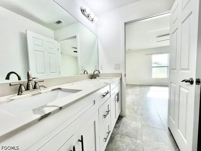 Building Photo - 4622 SW 7th Pl