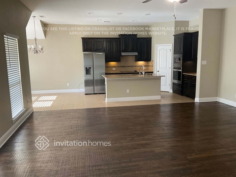 Building Photo - 5609 Paradise Dr