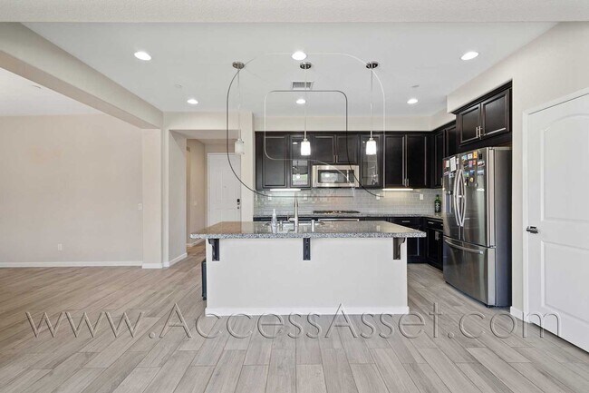 Building Photo - Stunning  Two-Story 4 Bed/3 Bath Home in B...