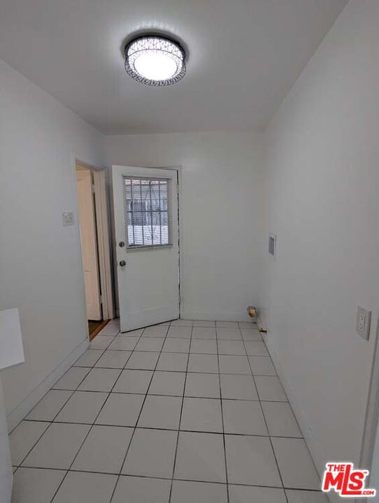 Building Photo - 3966 S Victoria Ave