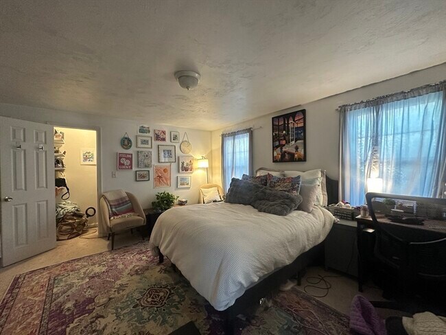 Building Photo - 174 Calumet St