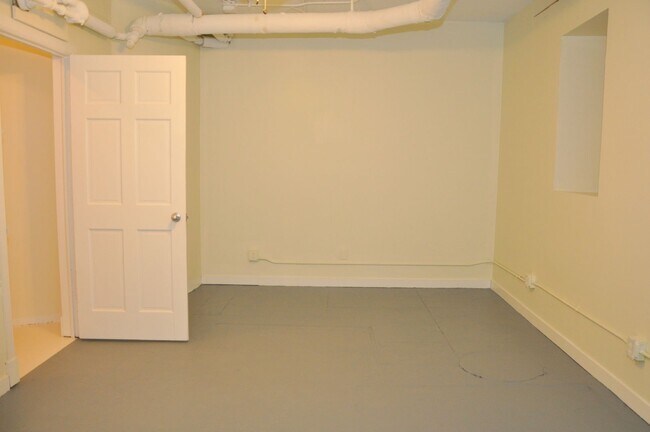 Building Photo - 2550 Pillsbury Ave