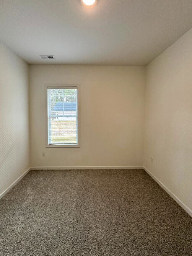 Building Photo - Beautiful 3 Bed 2 Bath Home in Raeford