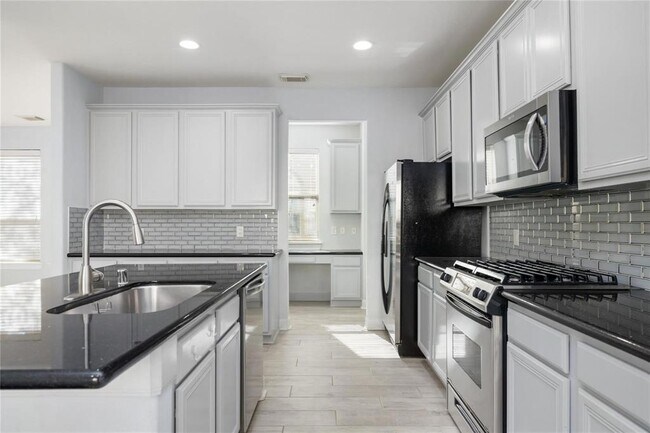 Building Photo - 90 Panterra Way
