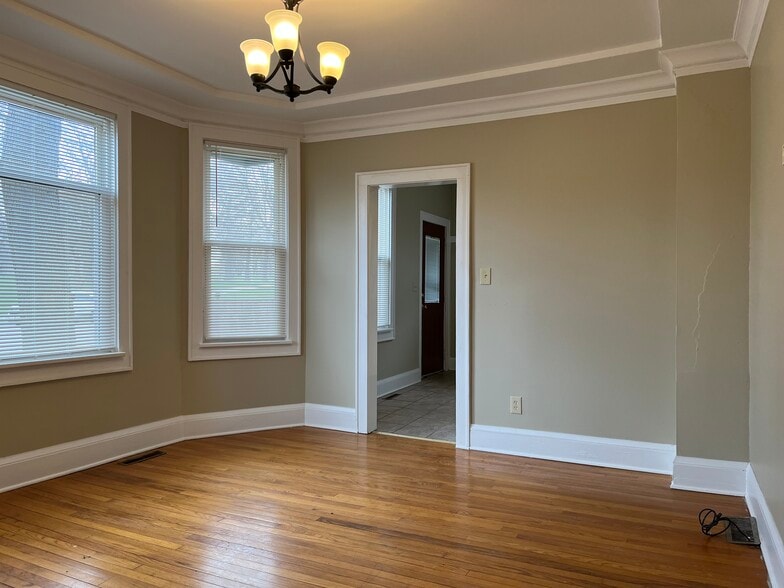 Building Photo - 3100 S Griffin Ave