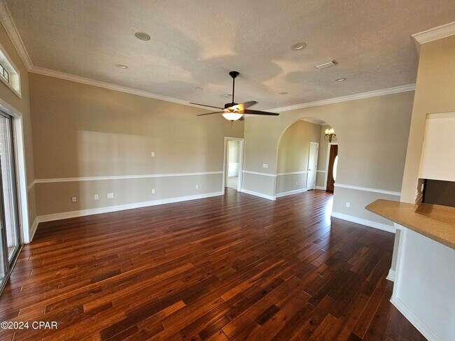 Building Photo - 2103 Coral Dr