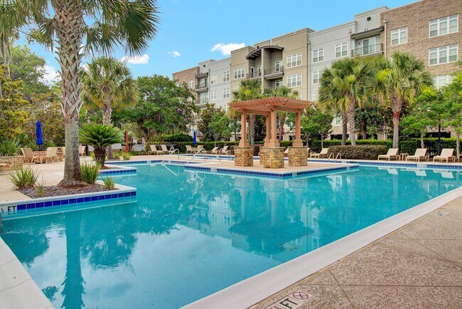 Building Photo - Daniel Island Condo Close to Marina