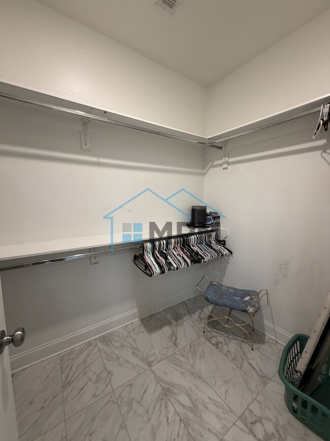 Building Photo - 492 Cliff Bullock Dr