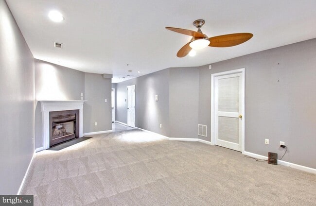 Building Photo - 9902 Woodview Dr