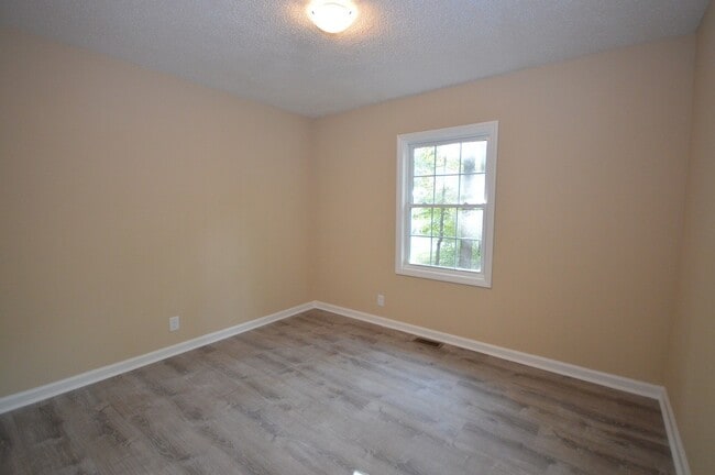 Building Photo - 106 N Bell Haven St