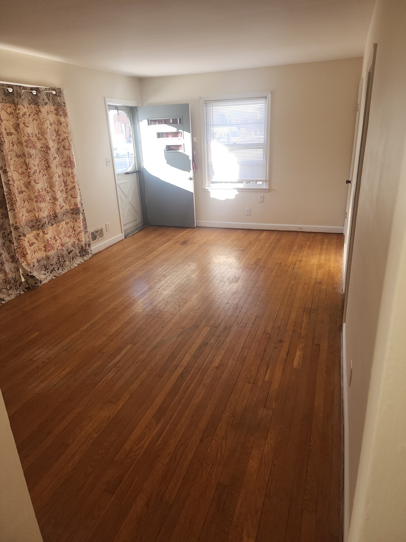 Building Photo - 3843 Plantation Rd NE