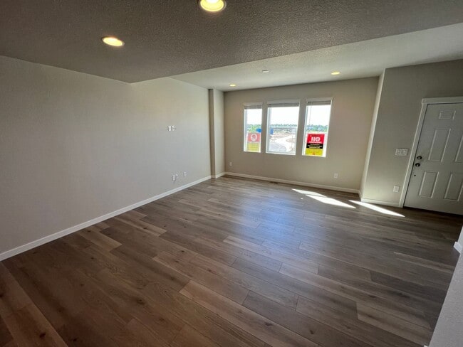 Building Photo - Modern 3 Bed 3 Bath Townhome off of N Carefree and Tutt!!! **Built in 2023**