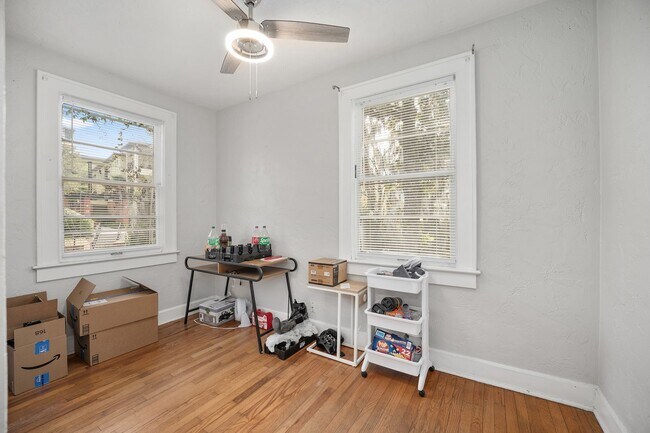 Building Photo - 949 SW 13th St